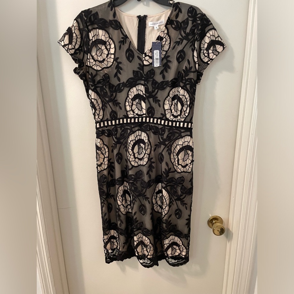 NWT DownEast Lullaby Black Lace Overlay w/ nude lining Sheath Midi Dress Size M